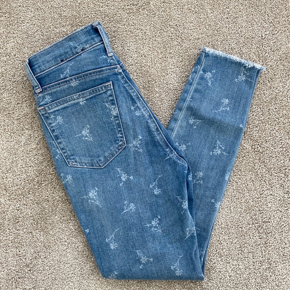 Gap High Waisted Crop Jeans Floral Pattern Size 00 True Skinny - NWOT